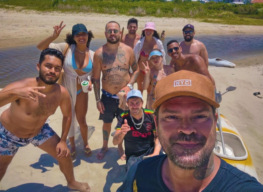 Genesis Beach Hostel! Quartos Compartilhados E Privativos Na Pinheira Пальоса Экстерьер фото